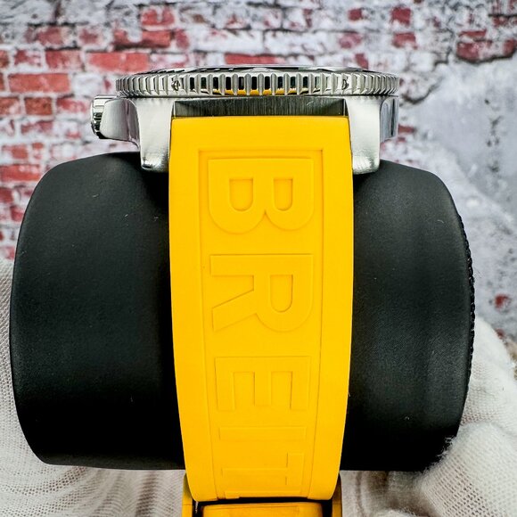 Breitling Superocean Yellow Dial 44mm - A17367 - FULL SET - Picture 8 of 11